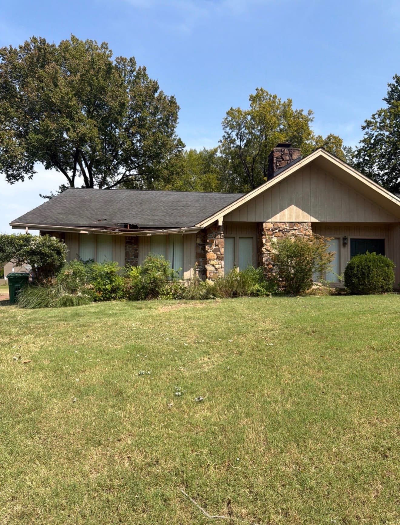 Damaged soffit and fascia on the eave of a Memphis-area ranch home
